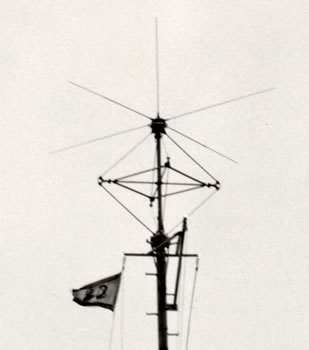 Antena de radiolocalización montada en un Destructor.
