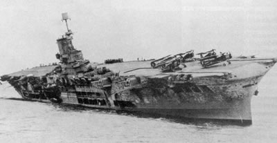 El HMS.Ark Royal poco antes de hundirse.