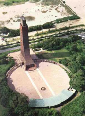 Vista aérea del monumento dedicado a los caidos de la Guerra en el Mar situado en Laboe.